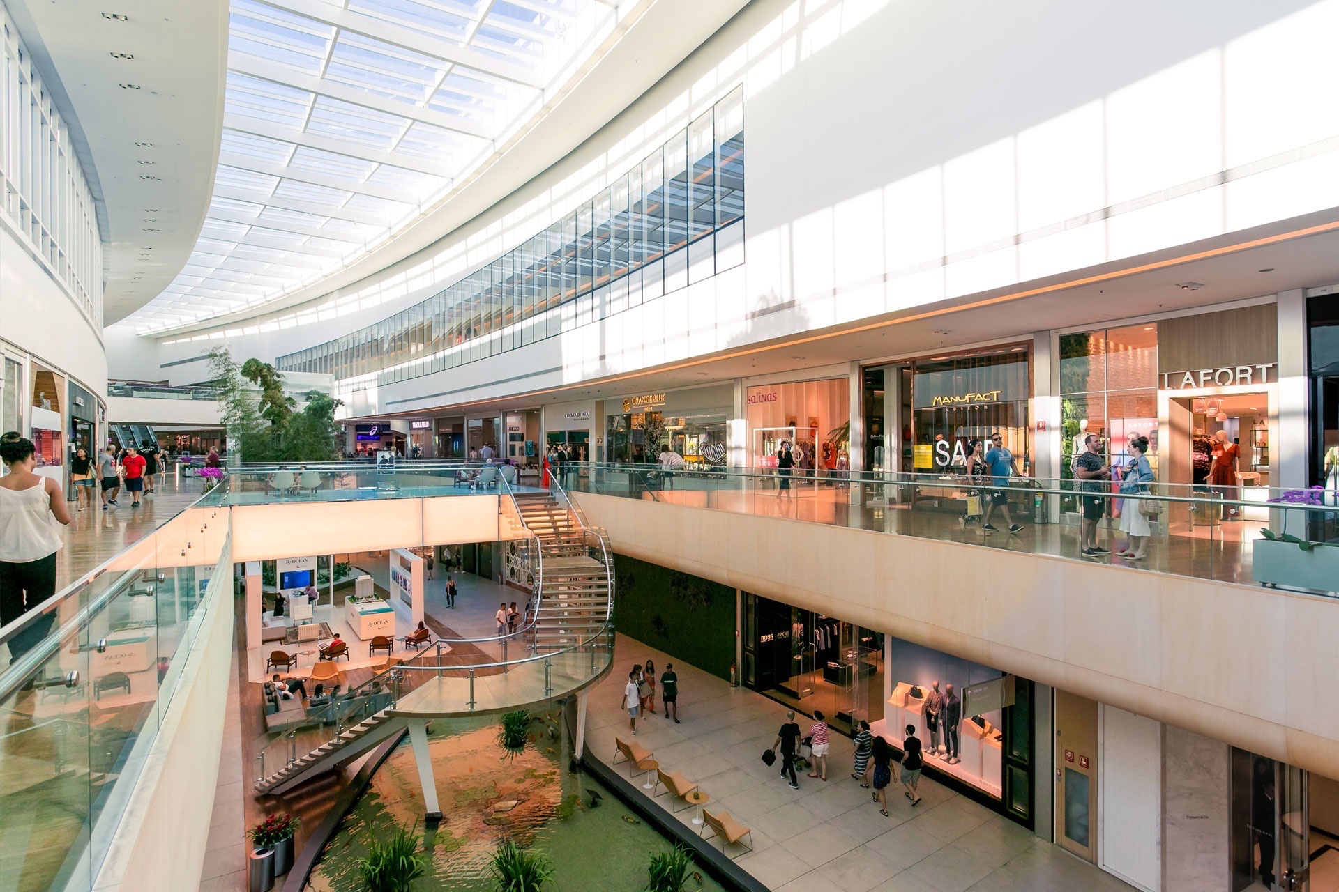 VISIT THE VillageMall IN BARRA DA TIJUCA PERFECT FOR SOUVENIRS