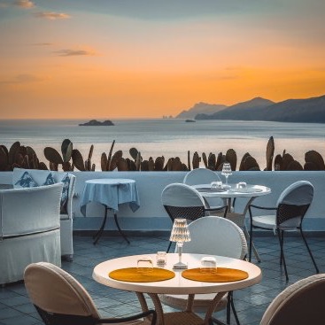 VOCE E'NOTT GRILL AND SUNSET BAR 