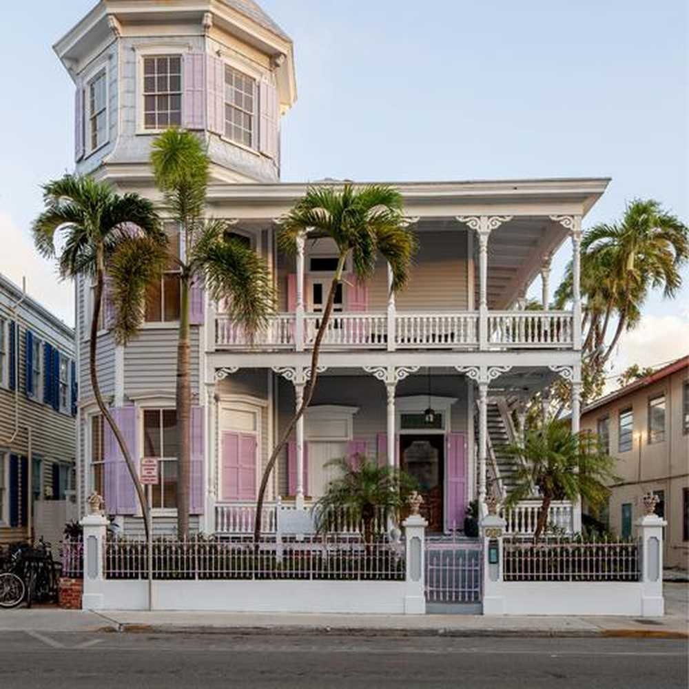 THE ARTIST HOUSE