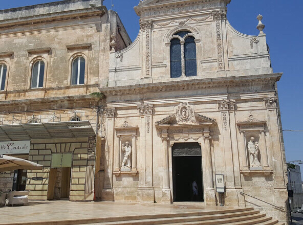 La Chiesa di San Francesco ad Ostuni / La Iglesia de San Francesco - Ostuni
