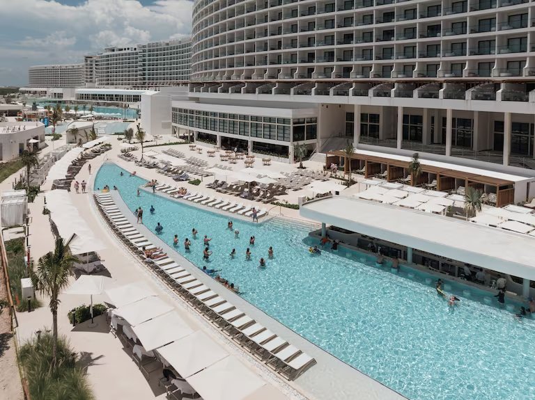 Location: pool on the most North-end of the resort w/ a Swim-up bar